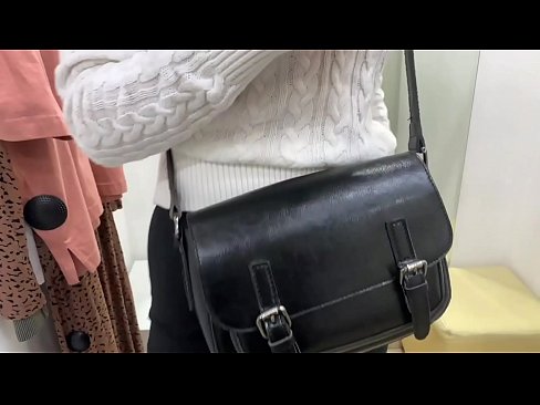 ❤️ Masturbim publik i kurvës së re FeralBerry me një dildo në dhomën e montimit ❤❌ Porno në sq.xlxxporno.ru ❌️